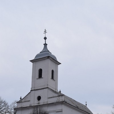 de/Debrad_svPeterPavol_LZ02.jpg. Autor foto: Ľubomír Zelenák.  Budova.