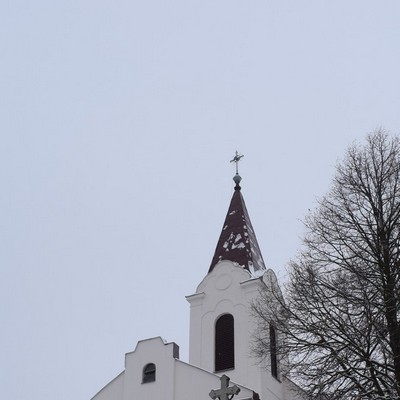 ja/Jakubovany_svVavrinec_LZ02.jpg. Autor foto: Ľubomír Zelenák.  Budova.