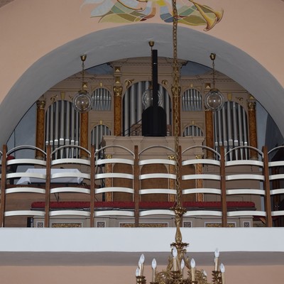 Dvojmanuálový organ s pedálom II / P / 12 (5+5+2)