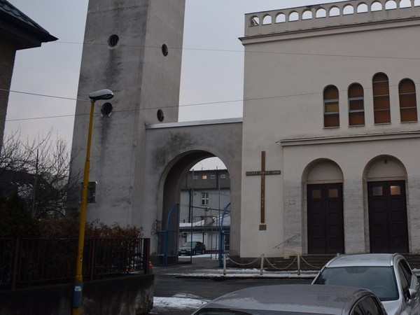 ke/KE-Juh_KralPokoja_LZ02.jpg. Autor foto: Ľubomír Zelenák.  Budova.