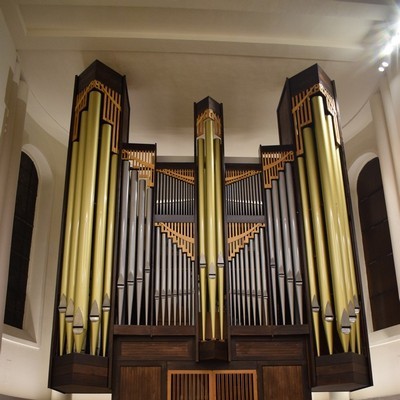 Trojmanuálový organ s pedálom III / P / 45/42 (13+11+7+14/11)