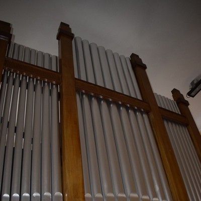Dvojmanuálový organ s pedálom II / P