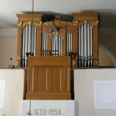 Jednomanuálový organ s pedálom I / P / 8/6 (7/5+1)