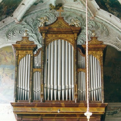 Dvojmanuálový organ s pedálom II / P / 18/17 (7+8+3/2)