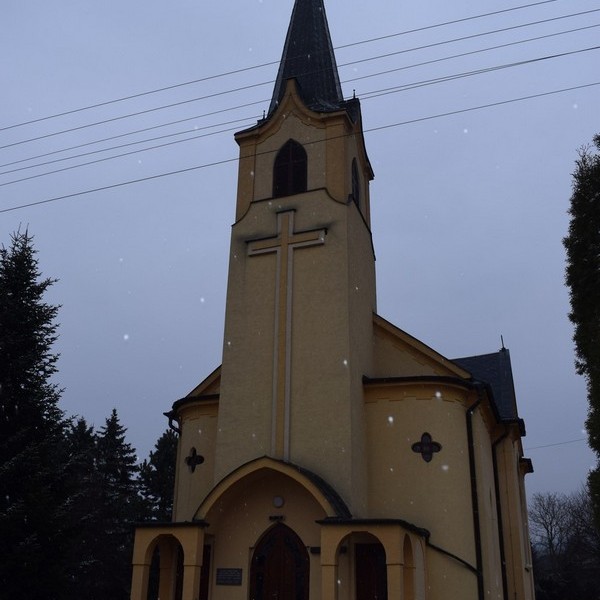 mo/ModranCir_NanebovzPM_LZ01.jpg. Autor foto: Ľubomír Zelenák.  Budova.