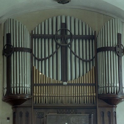 Dvojmanuálový organ s pedálom II / P