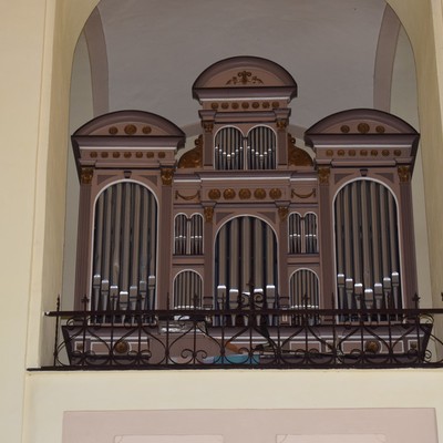 Dvojmanuálový organ s pedálom II / P / 12 (6+4+2)