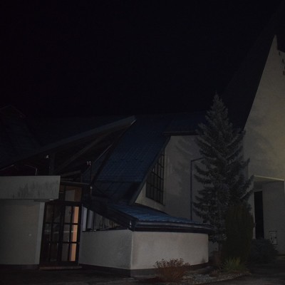 ro/Rozhanovce_7bolPM_LZ01.jpg. Autor foto: Ľubomír Zelenák.  Budova.