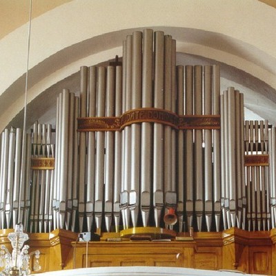 Dvojmanuálový organ s pedálom II / P / 19 (9+6+4)