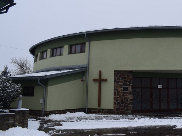 sv/Svinia_BozMilosrd_LZ01.jpg. Autor foto: Ľubomír Zelenák.  Budova.