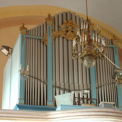 Dvojmanuálový organ s pedálom II / P / 11 (5+4+2)