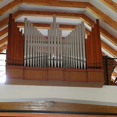 Jednomanuálový organ s pedálom I / P / 9/8 (7/6+2)