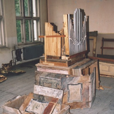 Organ zložený v budove r. kat. farského úradu v Žaškove – pozitív.